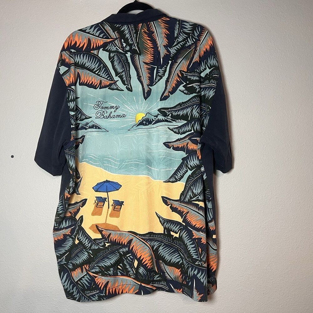 Tommy Bahama Silk Short Sleeve Button Up Shirt Mens XL Beach Scene Navy Tropical